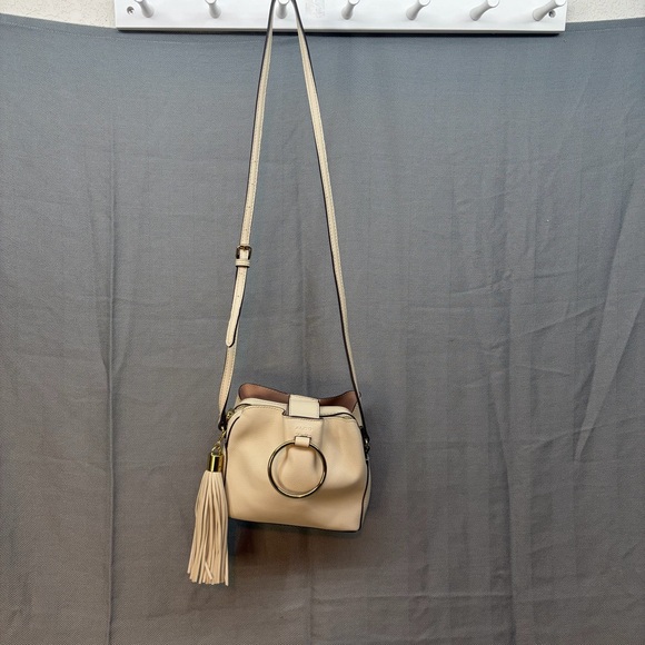 Aldo Crossbody cream colored w/ gold accent adjustable strap snap/zipper closure - Picture 2 of 15